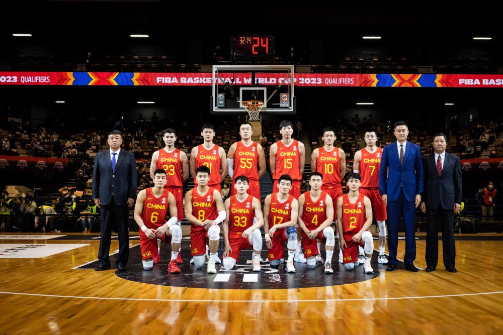 陆昊天完全没任何反应，就任凭这一耳光抽了上来，自然是羞愤不堪。